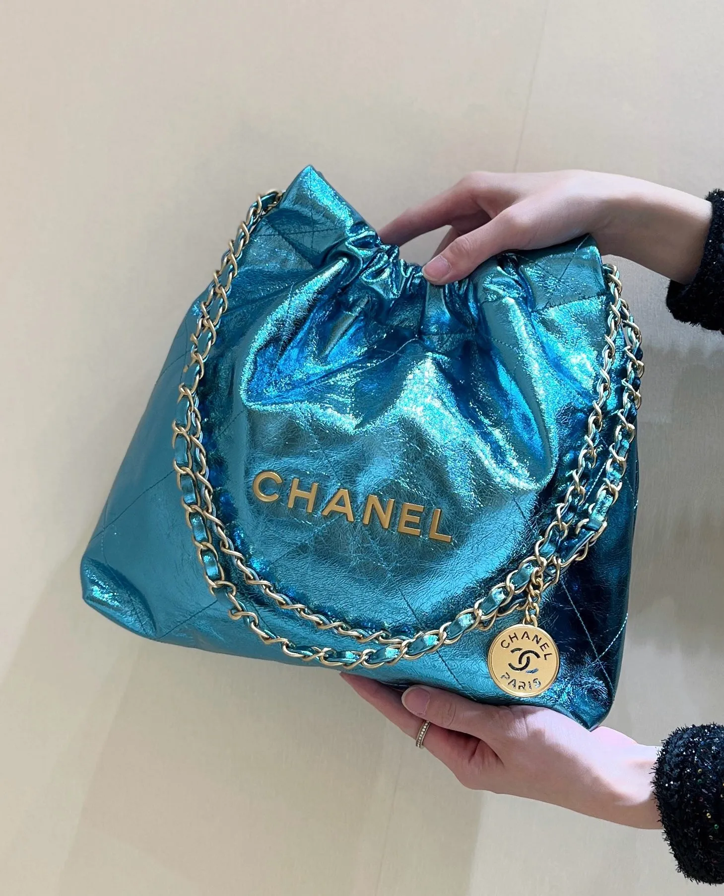 CC1084 CHANEL 22 Bag / HIGHEST QUALITY VERSION / Small/Medium