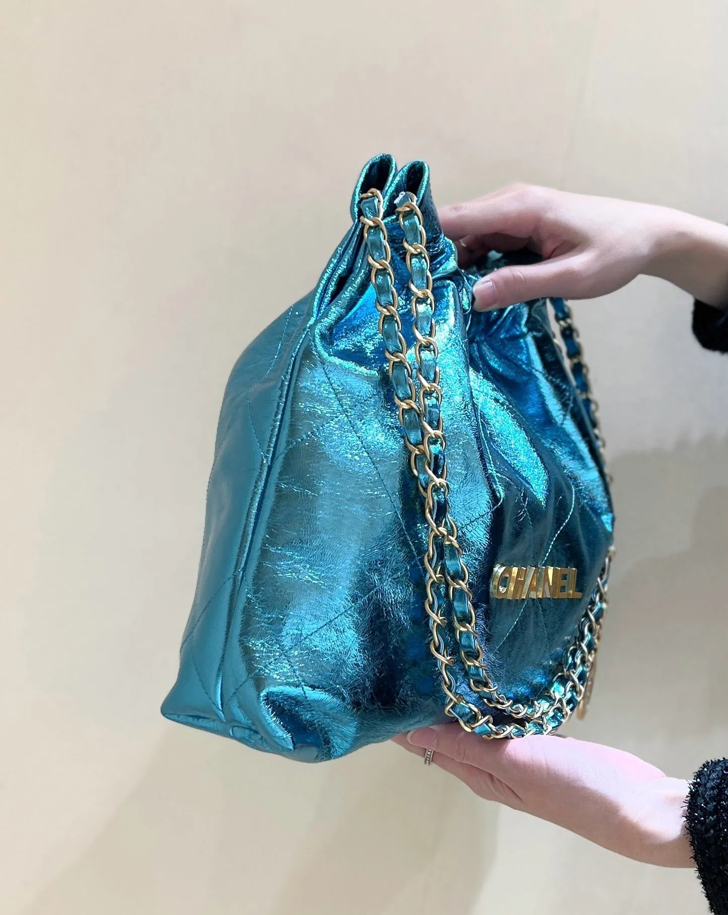 CC1084 CHANEL 22 Bag / HIGHEST QUALITY VERSION / Small/Medium