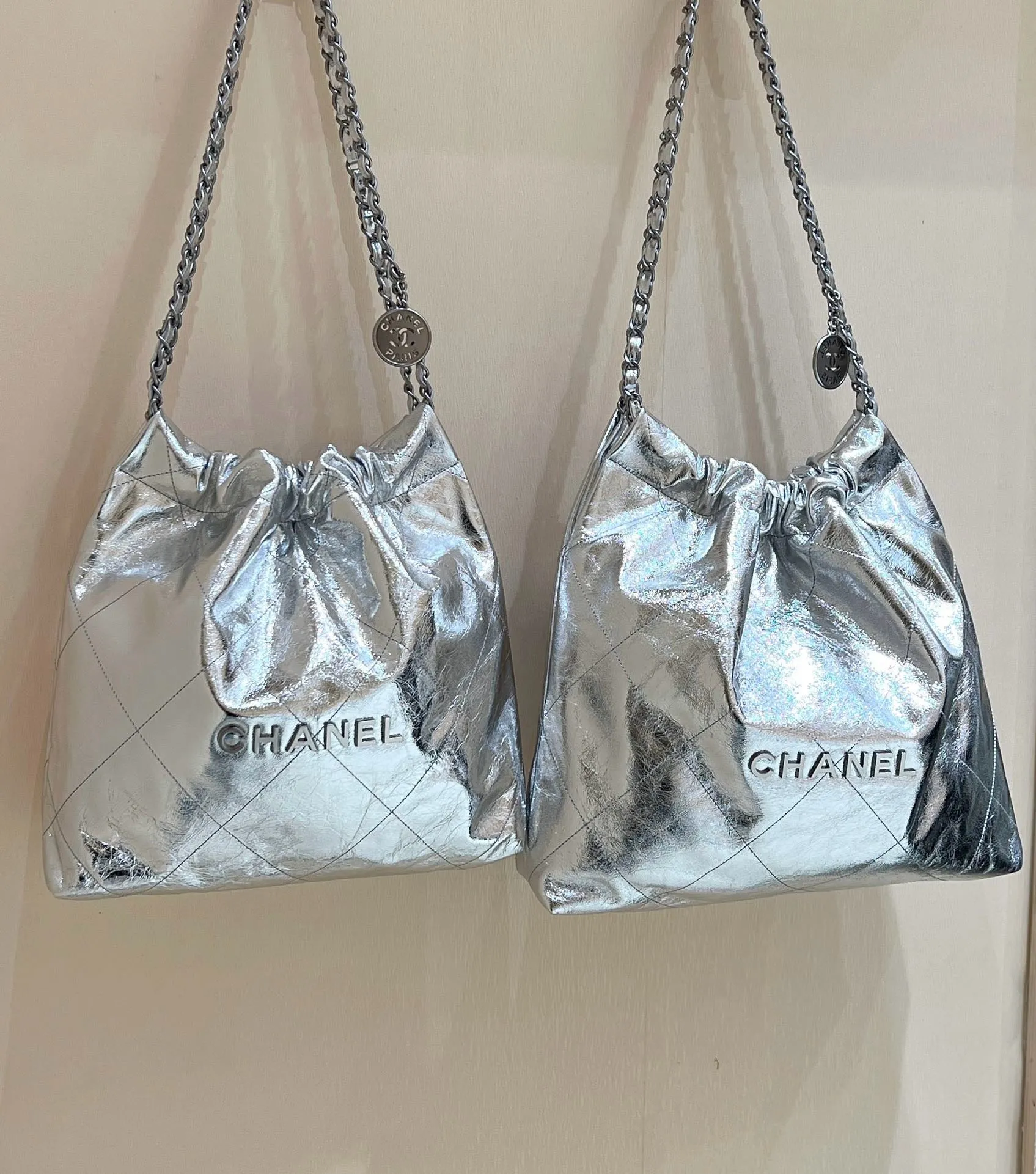 CC1084 CHANEL 22 Bag / HIGHEST QUALITY VERSION / Small/Medium