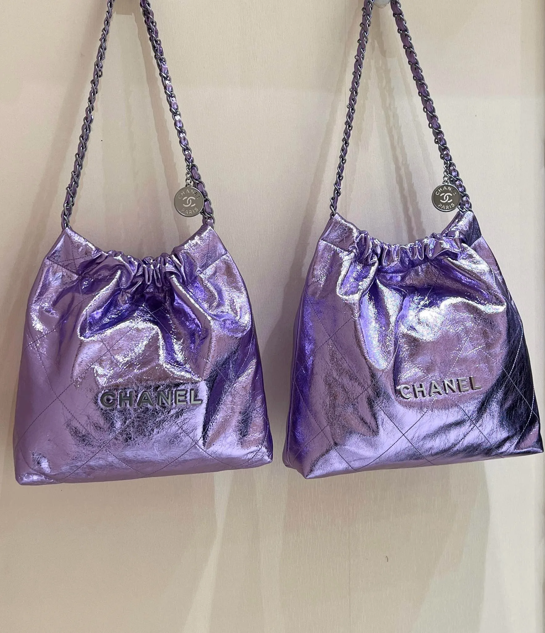 CC1084 CHANEL 22 Bag / HIGHEST QUALITY VERSION / Small/Medium