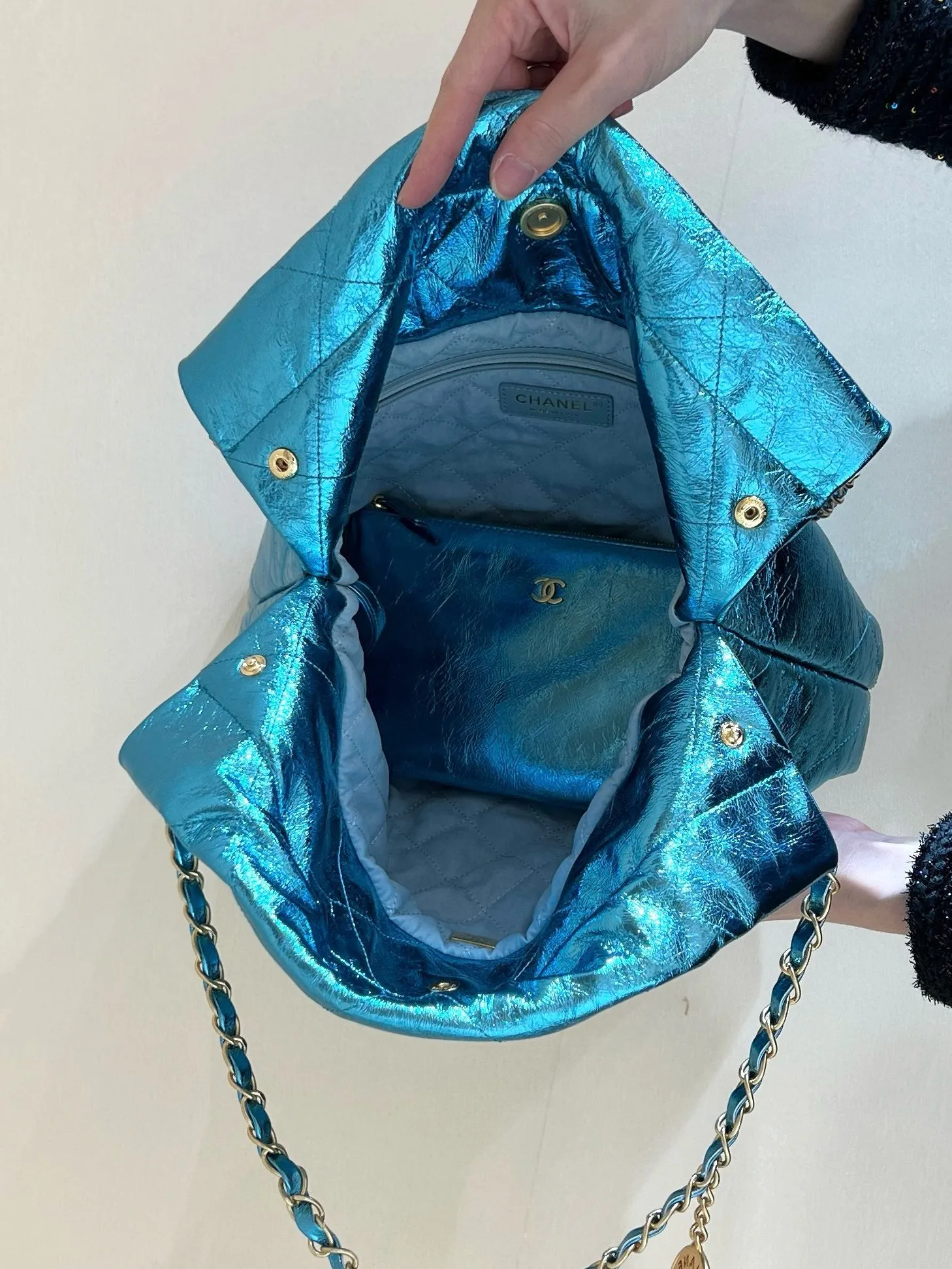 CC1084 CHANEL 22 Bag / HIGHEST QUALITY VERSION / Small/Medium