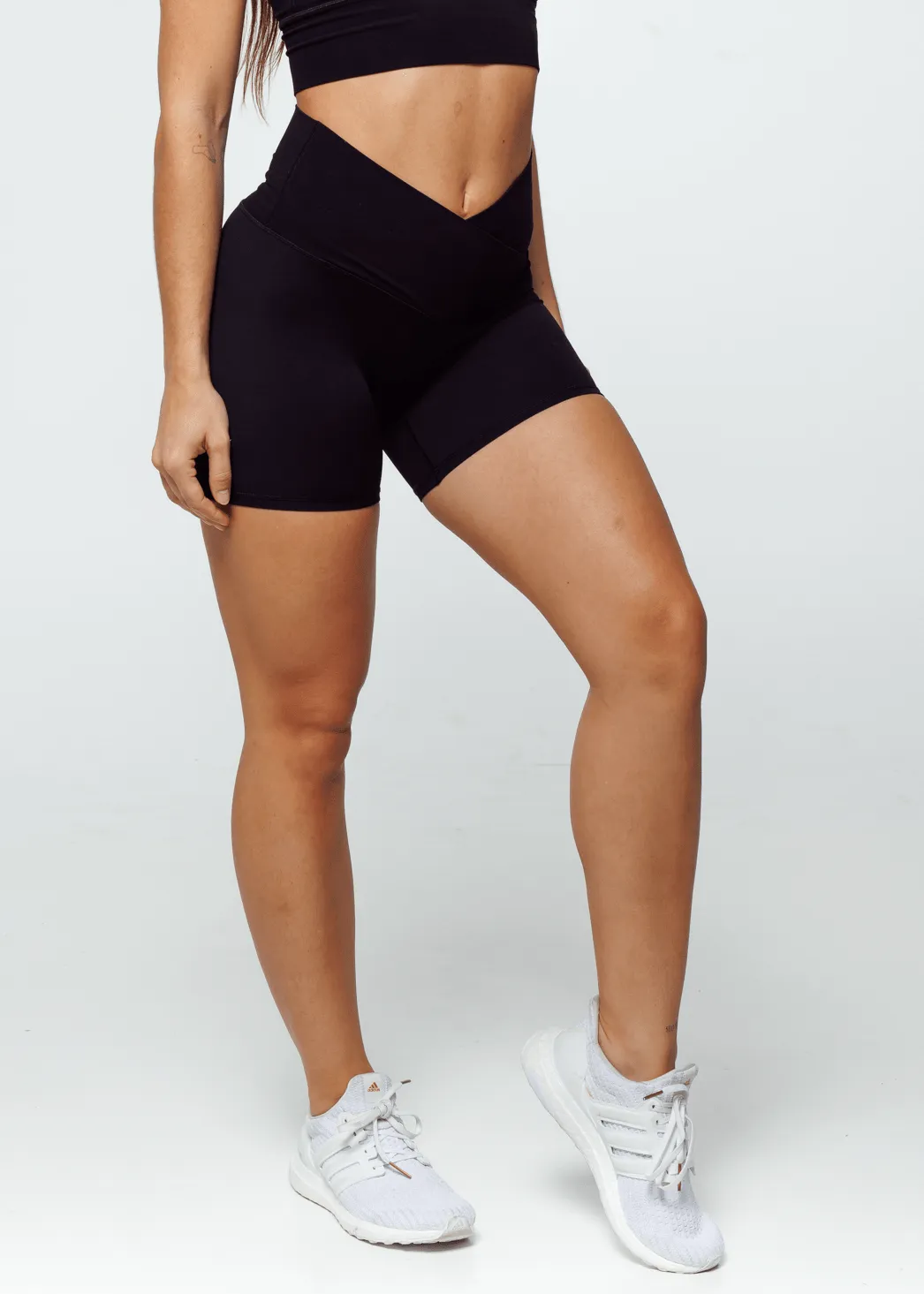 Essence Cross Shorts - Black