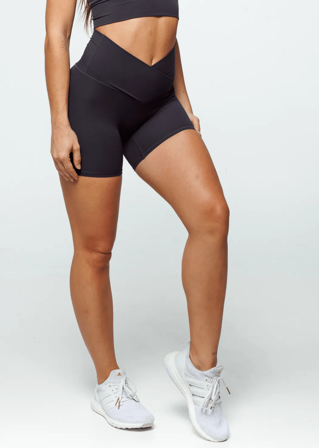 Essence Cross Shorts - Graphite
