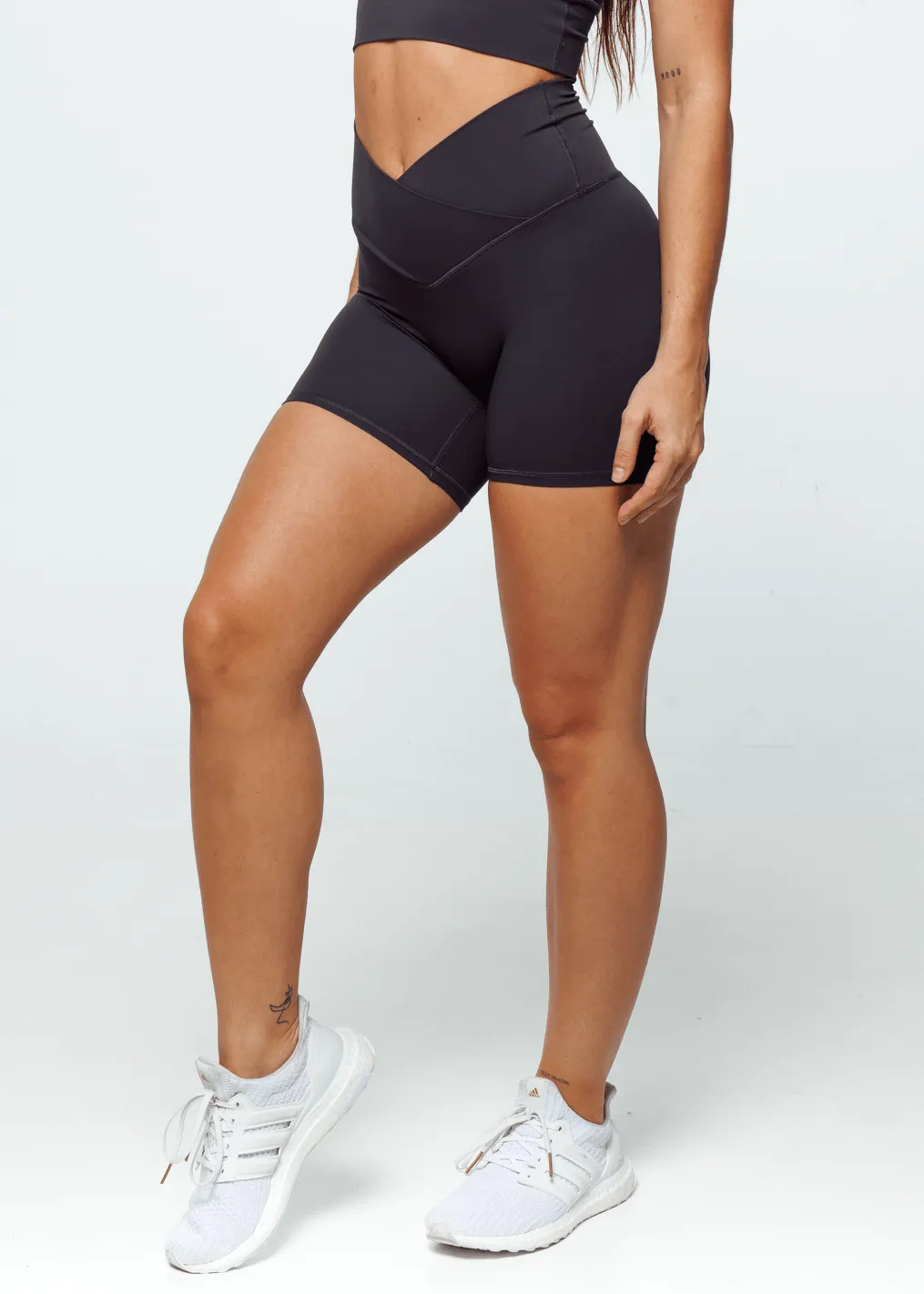 Essence Cross Shorts - Graphite