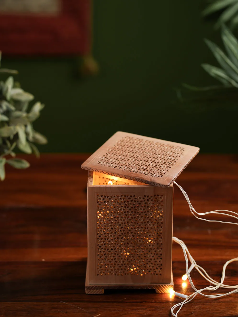 Handcrafted Jaaliwork Wooden Lamp (Medium)