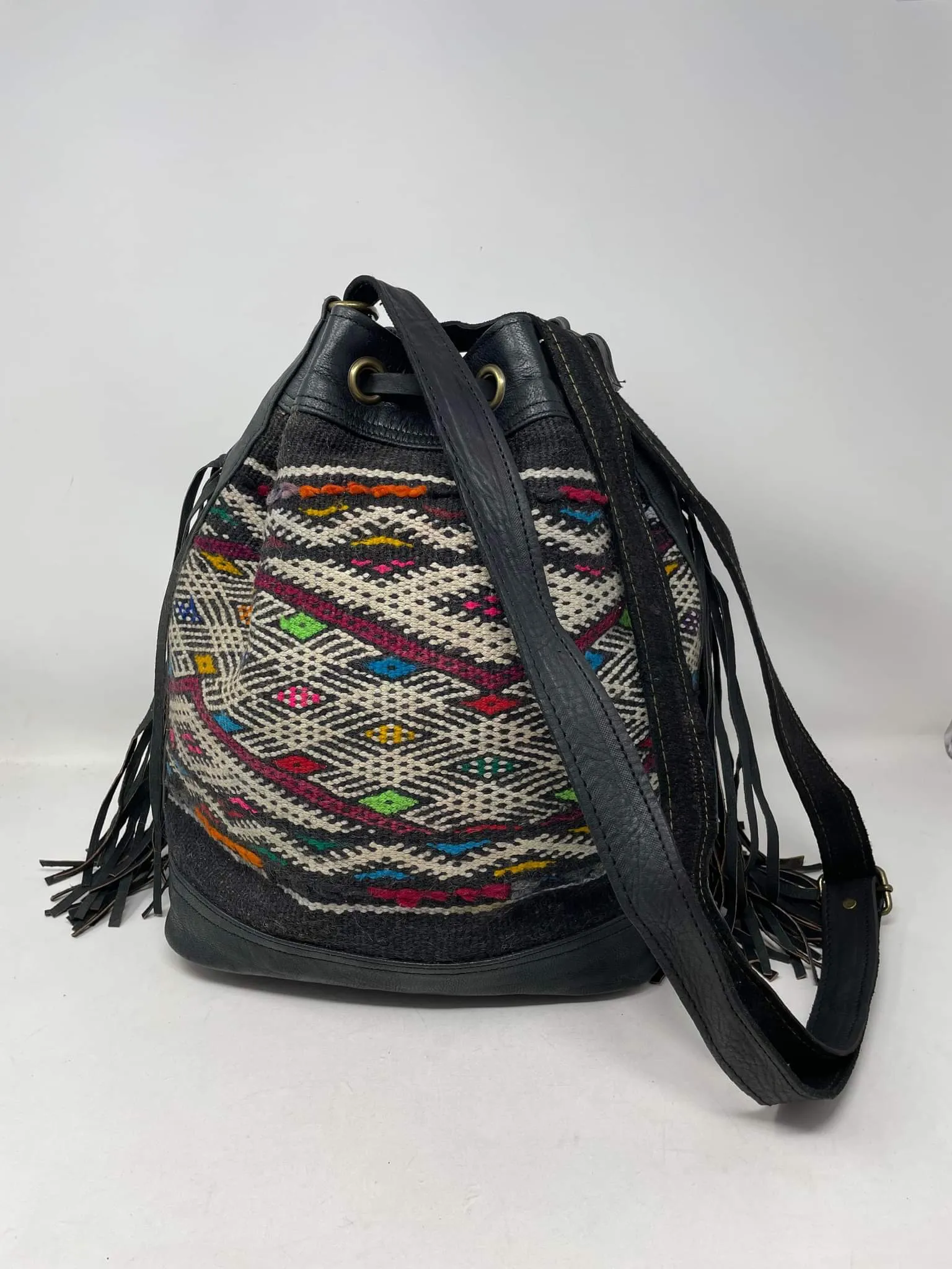 KILIM BUCKET FRINGE BAG