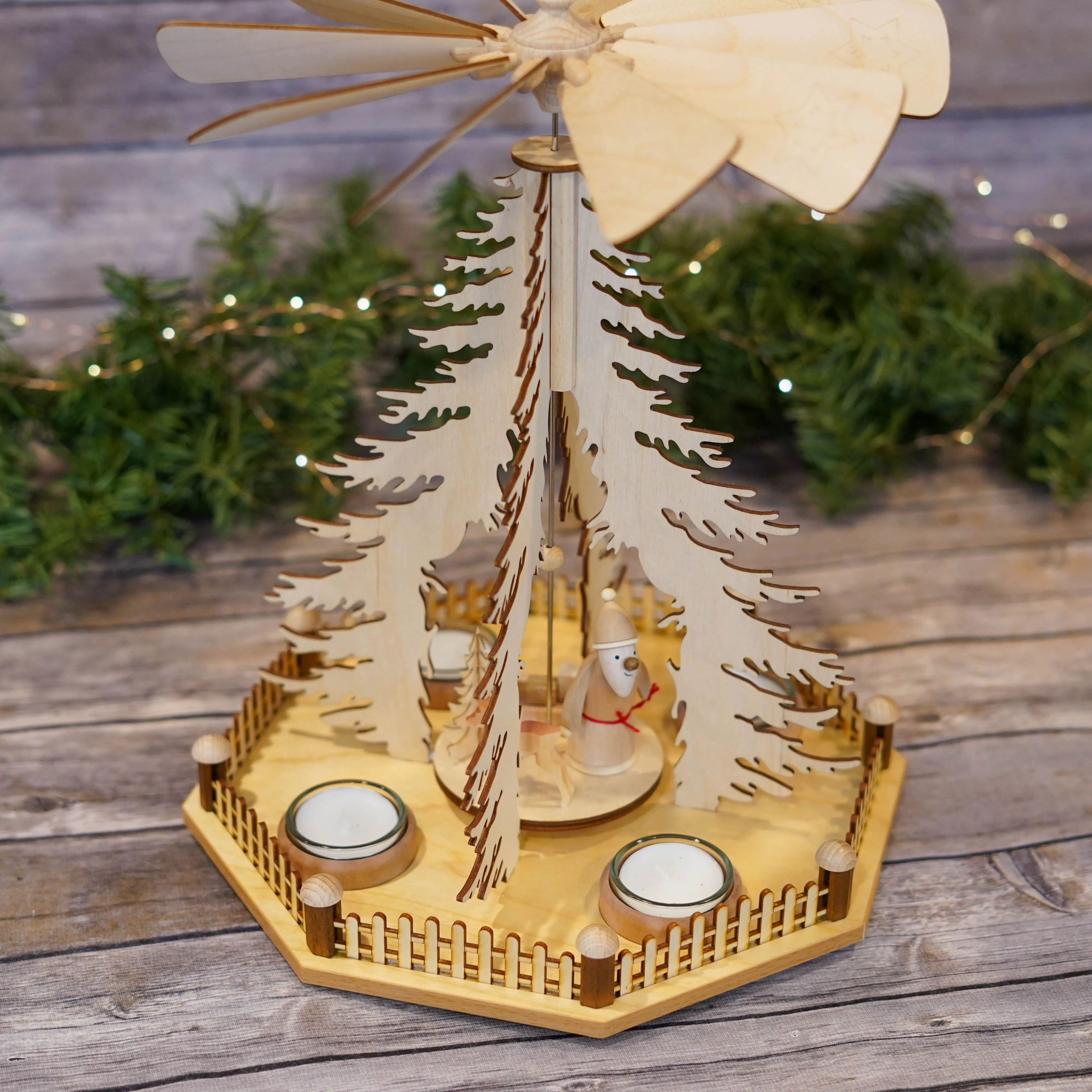 Pyramid -Santa in Tree