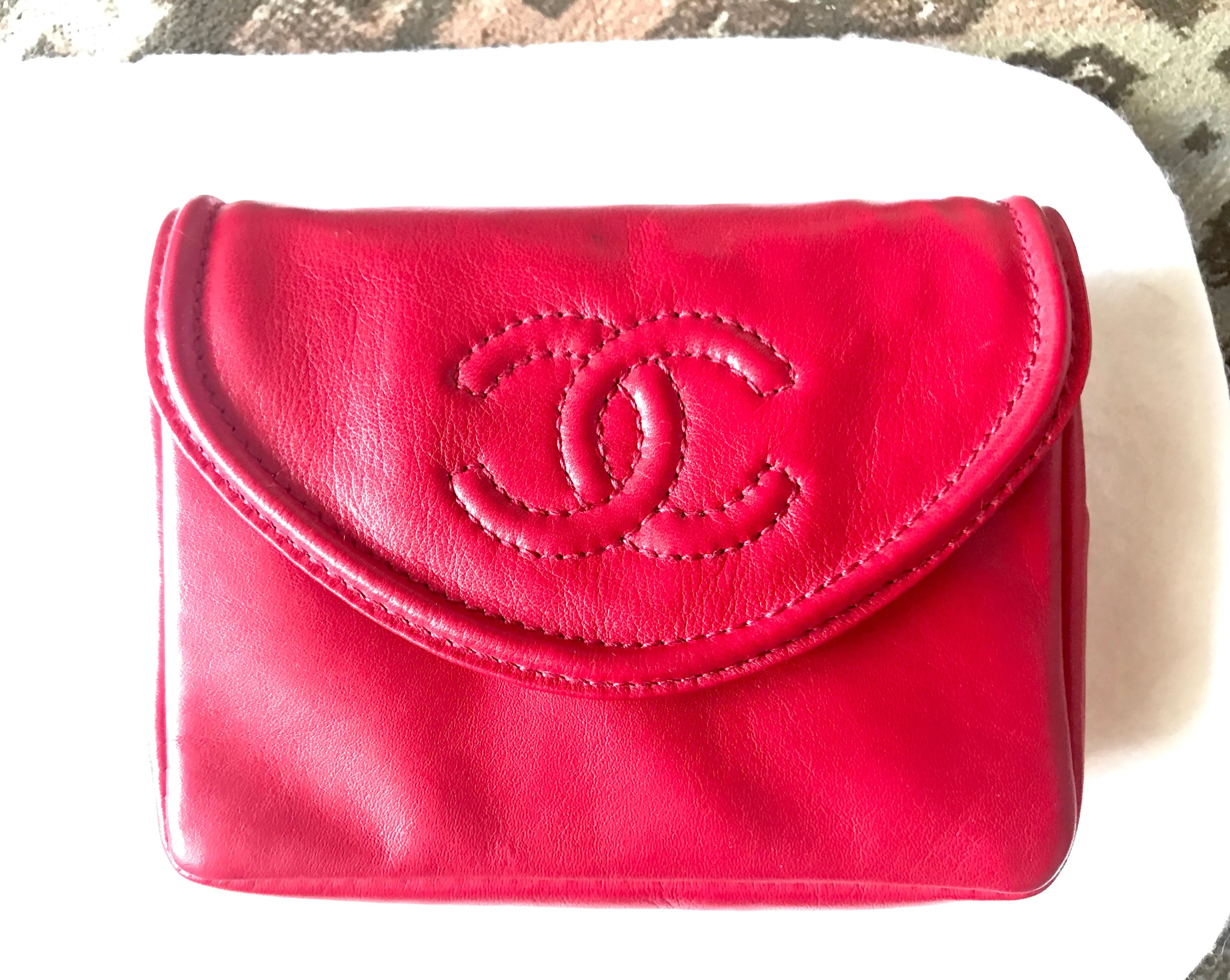 Vintage CHANEL red leather belt bag, fanny pack with detachable chain belt and CC stitch mark on flap.  Fits 29.5" through 32.8"